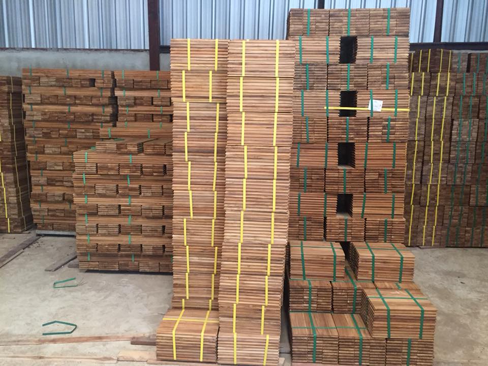 ช่วยลดต้นทุนการสรางบ้านของคุณ กับพื้นไม้สักจากโรงงานนกแก้วปาเก้ ผู้ผลิตและขายส่งให้บางโพตั้งแต่รุ่นแม่