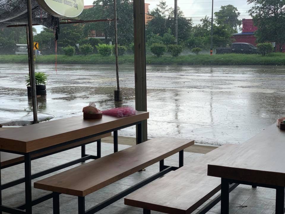 เติ่มเต็มบรรยากาศมื้อเย็นในบ้านของคุณ ด้วยโต๊ะไม้สักเกรด A สั่งทำในราคาโรงงานโดยตรง