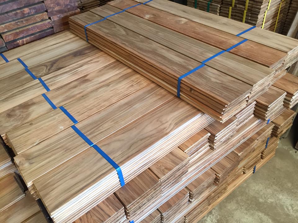 ขายพื้นไม้สัก หน้า 6 " x 120 cm. หนา 1.8 cm.ขายราคาส่งจากโรงงานครับ