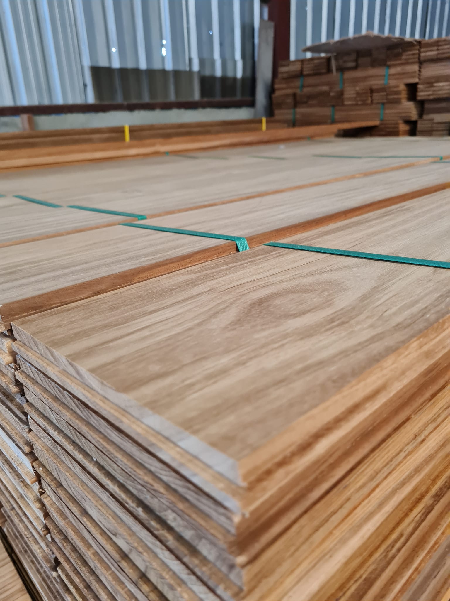 พื้นไม้สัก