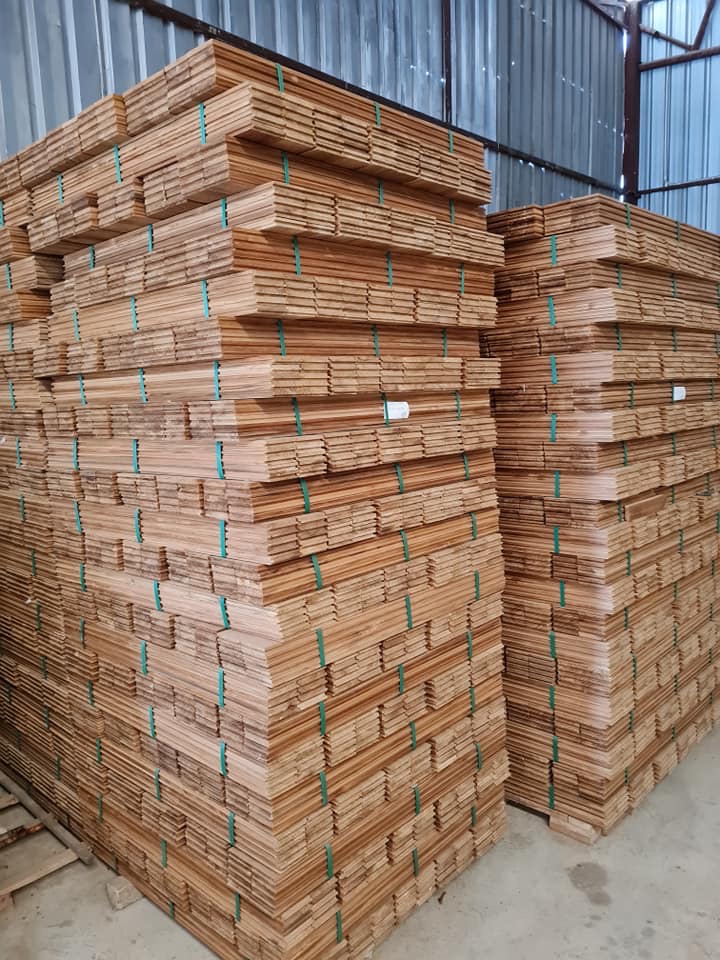 พื้นไม้สัก