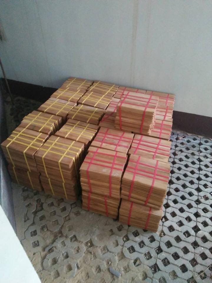 พื้นไม้สัก