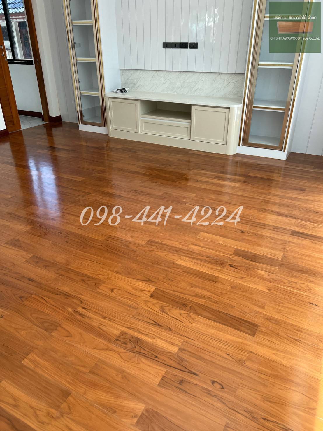 พื้นไม้สัก