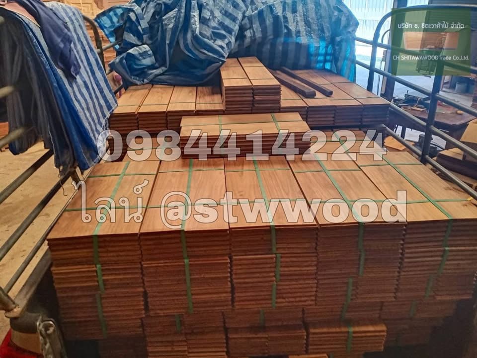 พื้นไม้สัก