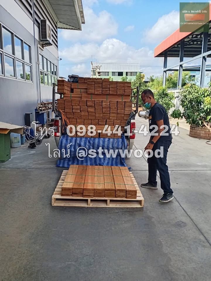 พื้นไม้สัก